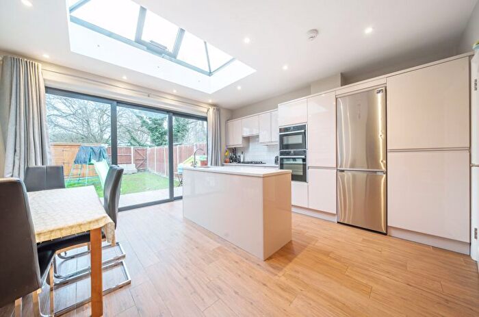 3 Bedroom Terraced House For Sale In Sparrows Lane, London, SE9