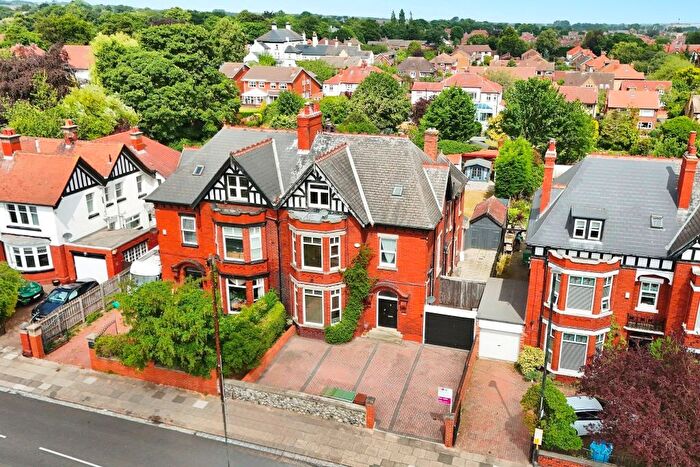 6 Bedroom Detached House For Sale In Park Road, Hartlepool, TS26