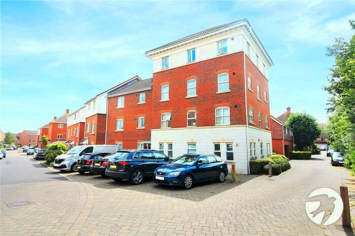 2 Bedroom Flat To Rent In Emerald Crescent, Sittingbourne, Kent, ME10