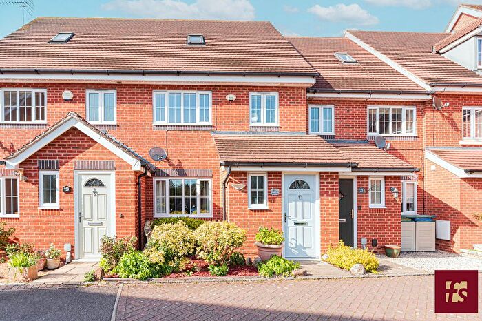 3 Bedroom Terraced House For Sale In Alford Close, Sandhurst, GU47