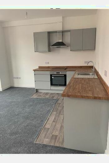 2 Bedroom Flat To Rent In Bed, Wellingborough Road, Northampton, NN1