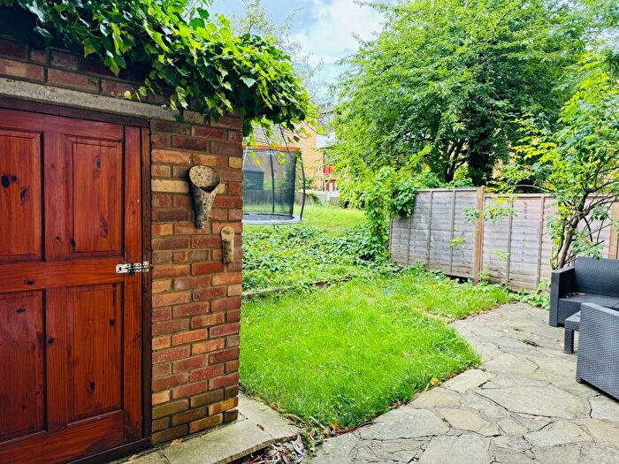 2 Bedroom Flat To Rent In Junction Road, Archway, Islington, N19