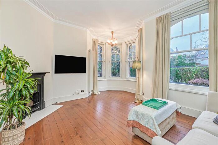 2 Bedroom Flat For Sale In Cambridge Road, SW11