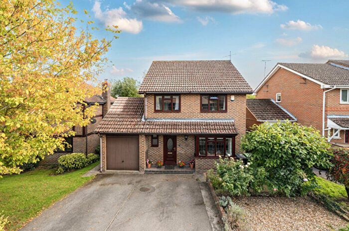 4 Bedroom Detached House For Sale In Dauntless Road, Burghfield Common, Reading, RG7