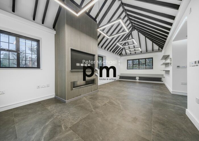 3 Bedroom Flat To Rent In Beech Hill Avenue, Hadley Wood, EN4