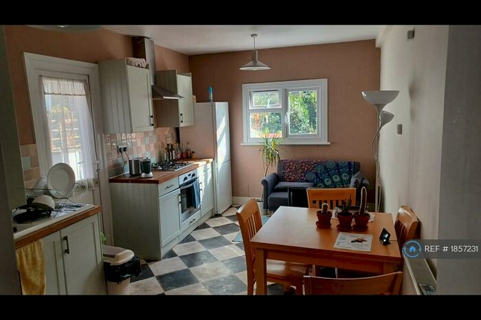 2 Bedroom Flat To Rent In Beresford Rd, London, N8