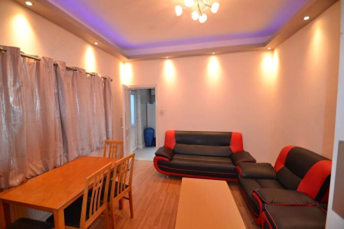 6 Bedroom House To Rent In Scarsdale Road, Manchester, M14