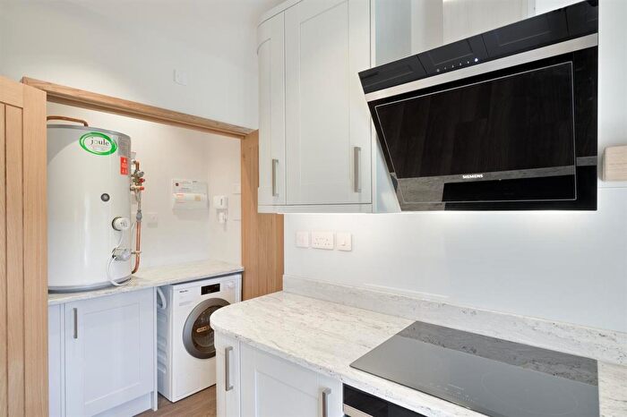 2 Bedroom Apartment To Rent In Lonsdale Square, Lonsdale Road, Harborne, Birmingham, B17