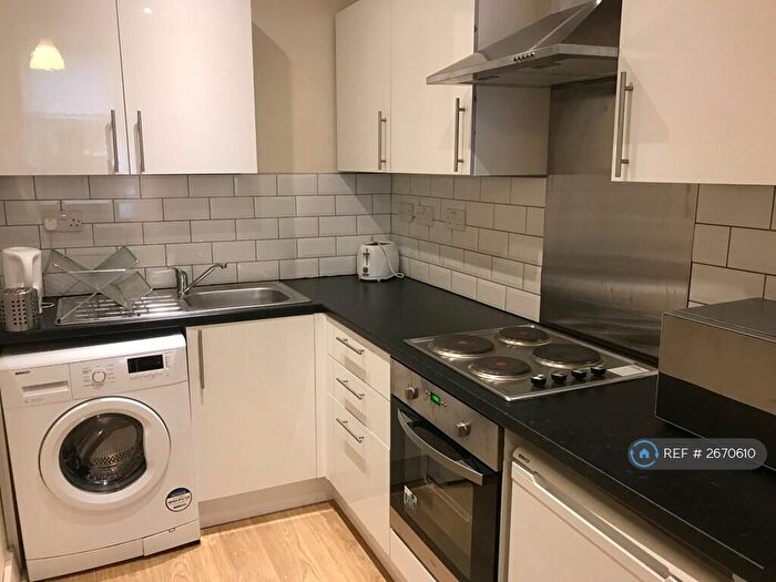 3 Bedroom Flat To Rent In West Princes Street, Glasgow, G4
