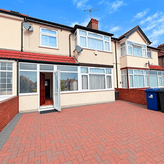 1 Bedroom Bungalow To Rent In Scott Street Road, UB2