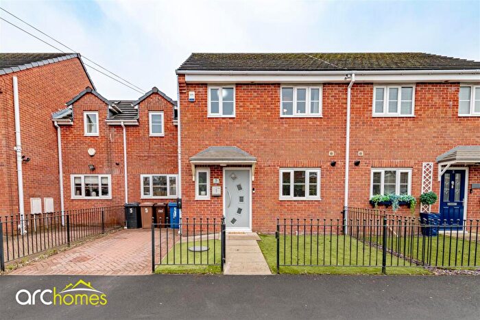 3 Bedroom Semi Detached House For Sale In Hazel Road, Atherton, Manchester, M46