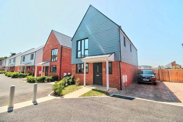 3 Bedroom Detached House To Rent In Twin Oaks Drive, Polegate, BN26