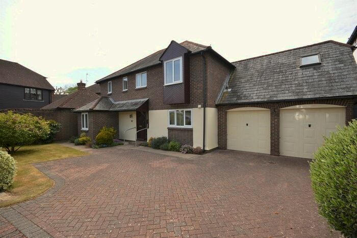 4 Bedroom Detached House To Rent In Plainwood Close, Chichester, PO19