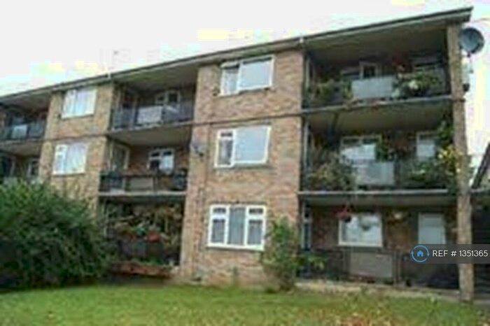 3 Bedroom Maisonette To Rent In Figtree Hill, Hemel Hempstead, HP2