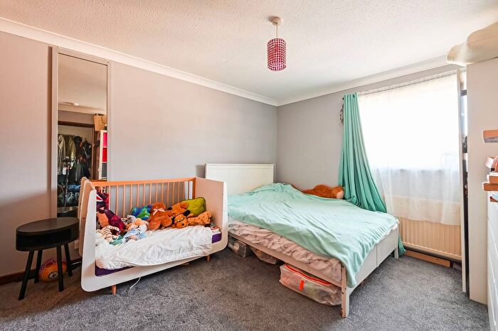 1 Bedroom Maisonette For Sale In St James Street, Walthamstow, London, E17