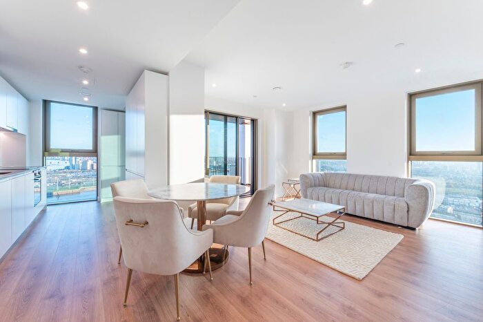 2 Bedroom Flat To Rent In One Thames Quay, Marsh Wall, E14