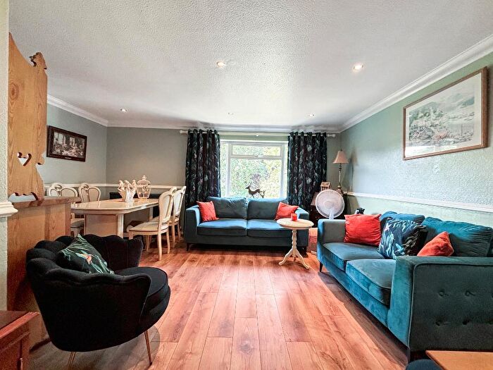 2 Bedroom Flat For Sale In Ladygrove, Croydon, CR0