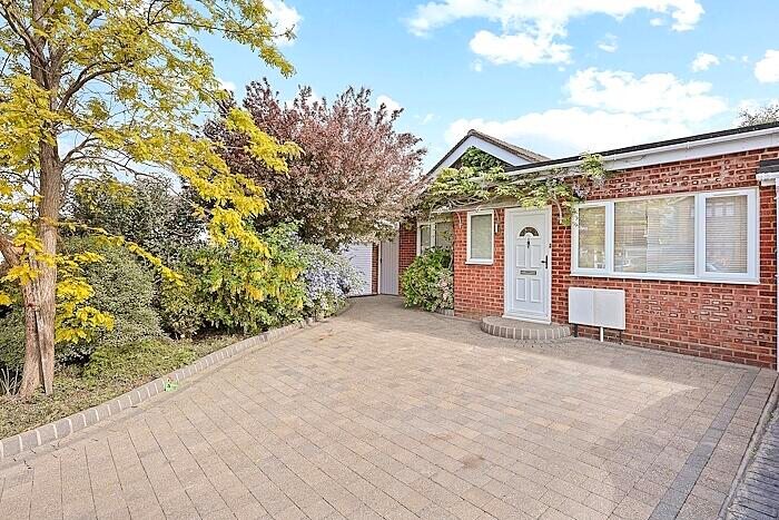 3 Bedroom Bungalow For Sale In Thornhill, North Weald, CM16