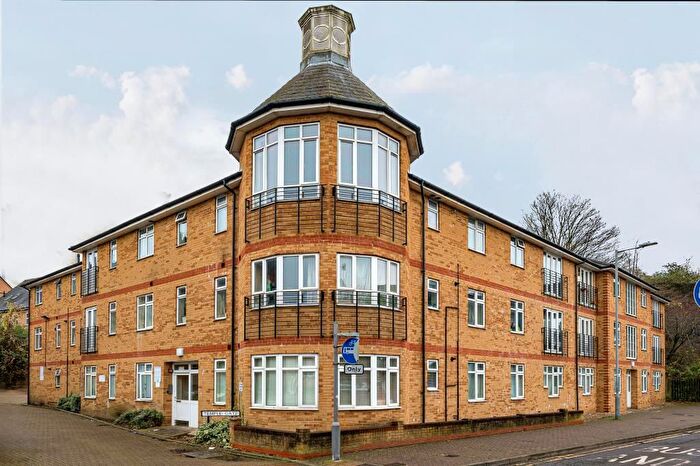 1 Bedroom Flat To Rent In Temple End, High Wycombe, HP13