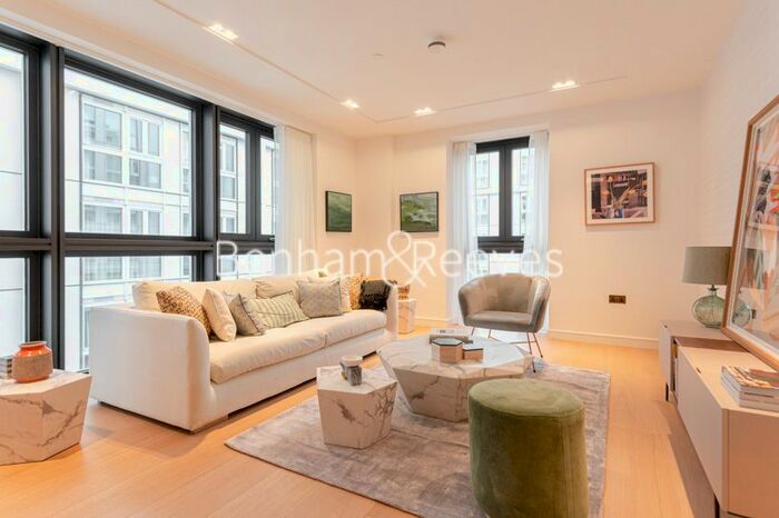 2 Bedroom Flat To Rent In Lincoln Square, Portugal Street, City, WC2A