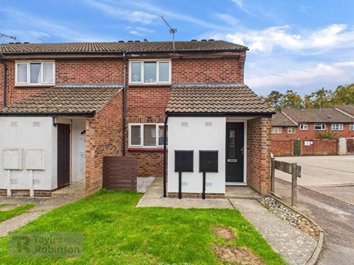 1 Bedroom Maisonette For Sale In Southbrook, Crawley, RH11