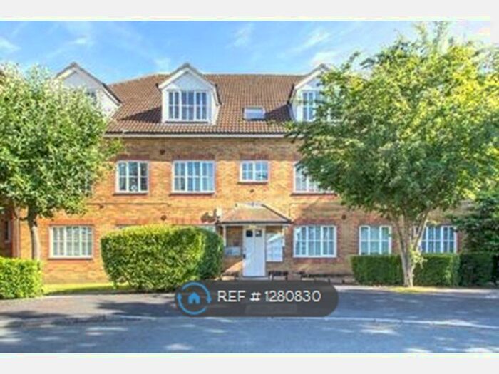 2 Bedroom Flat To Rent In Aspen Vale, Whyteleafe CR3