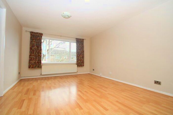 1 Bedroom Flat To Rent In Engadine Close, Croydon CR0