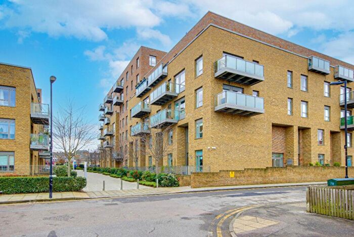 2 Bedroom Apartment For Sale In Miles Road, London, N8