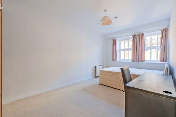 2 Bedroom Flat To Rent In Cartwright Street, Tower Hill, London, E1