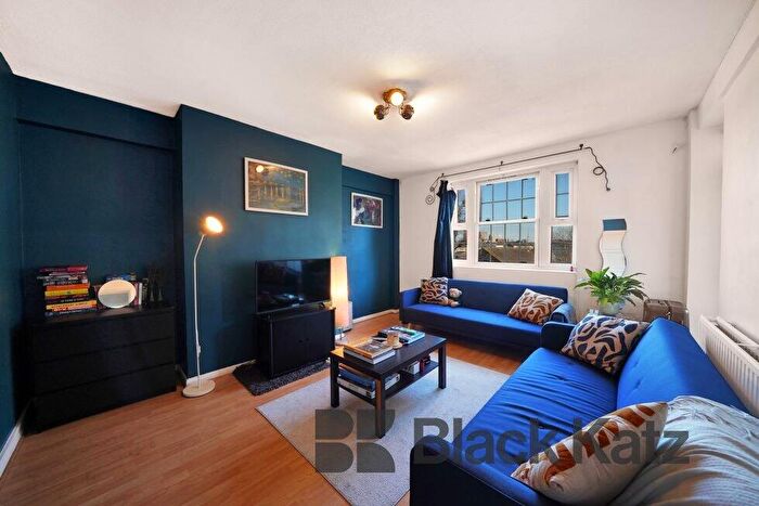 3 Bedroom Flat To Rent In Doddington Grove, Kennington, SE17