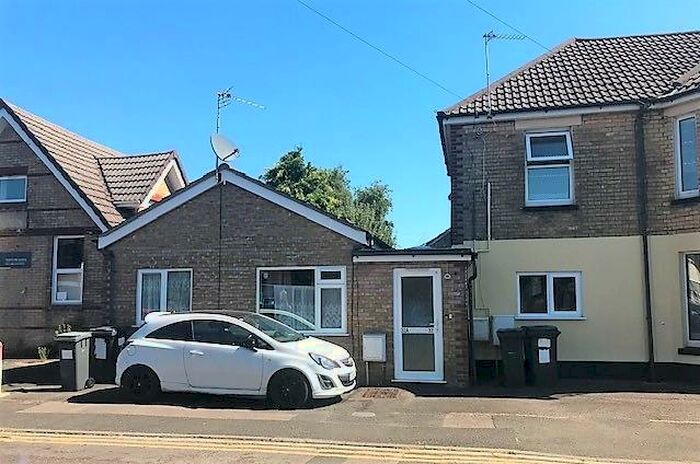 Ground Flat To Rent In Somerset Road, Pokesdown, BH7