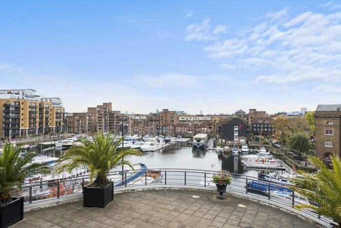 2 Bedroom Flat To Rent In Sanderling Lodge, Star Place, City Quay, London, E1W