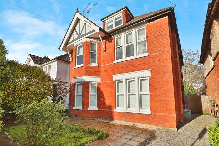 2 Bedroom Flat For Sale In Parkstone Avenue, BH14