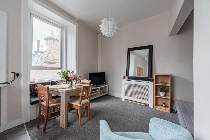 2 Bedroom Flat For Sale In Raeburn Place, Edinburgh, EH4
