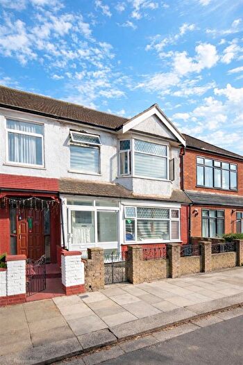 4 Bedroom End Terrace House To Rent In Parkstone Avenue, London, N18