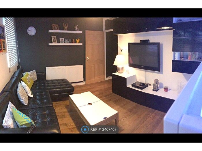 2 Bedroom Flat To Rent In Stavers House, London, E3