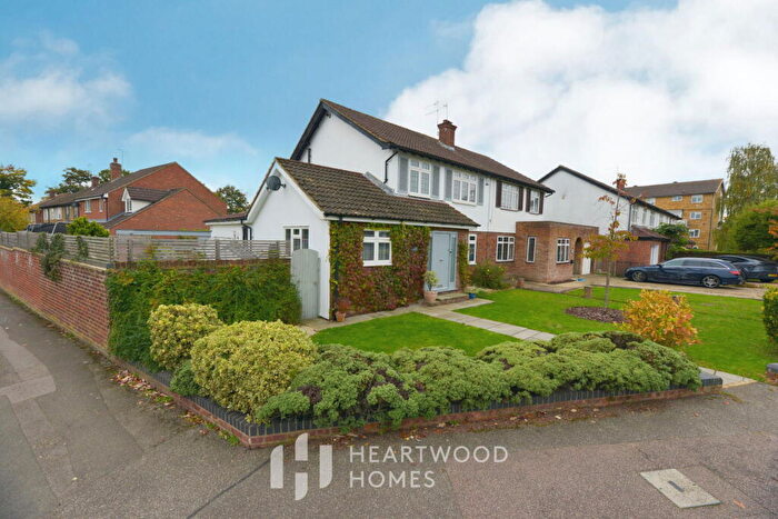 4 Bedroom Semi Detached House For Sale In The Ridgeway, St. Albans, AL4