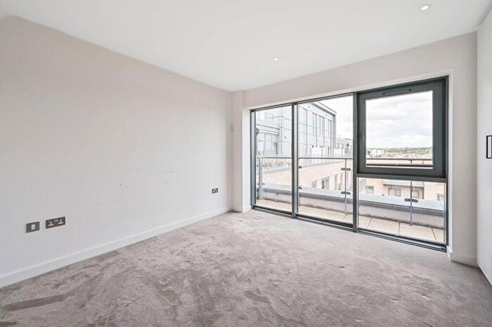 2 Bedroom Flat To Rent In Beaufort Square, Colindale, London, NW9