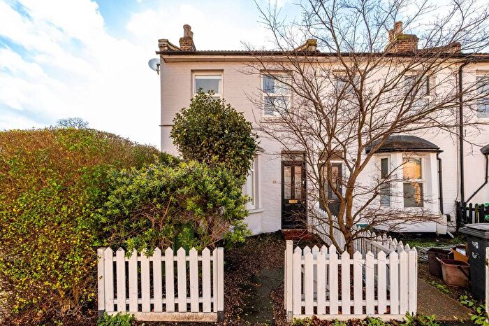 2 Bedroom End Of Terrace House For Sale In Grafton Road, New Malden, KT3