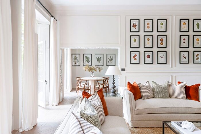 3 Bedroom Flat For Sale In Queen's Gate, South Kensington, London, United Kingdom, South Kensington, SW7