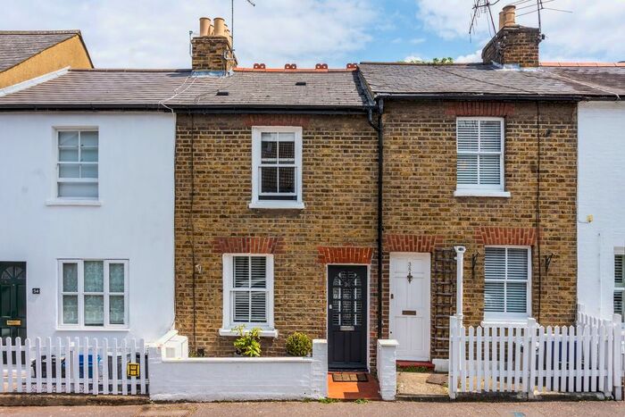 2 Bedroom Cottage To Rent In Princes Road, Richmond, TW10