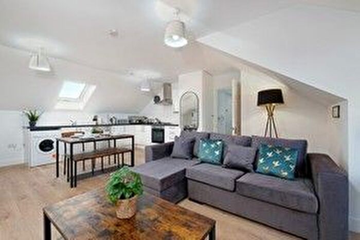 1 Bedroom Flat To Rent In Slough Road, Iver, SL0