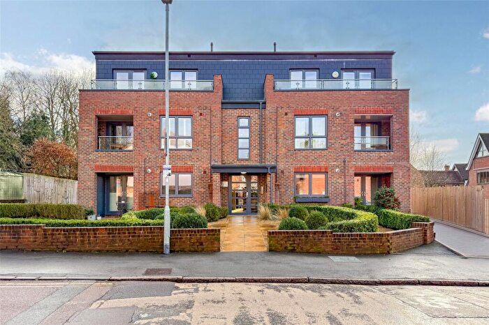 2 Bedroom Apartment For Sale In Sun Lane, Harpenden, Hertfordshire, AL5