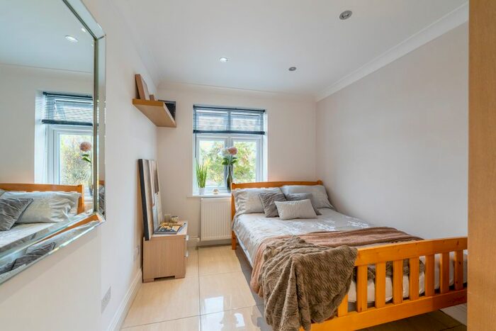1 Bedroom Flat To Rent In Vista Way, Harrow, HA3