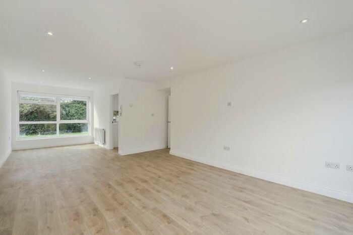 2 Bedroom Apartment To Rent In Heath View, East Finchely, N2
