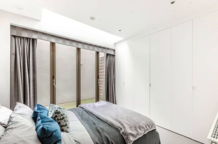 2 Bedroom Flat For Sale In Gosfield Street, Fitzrovia, London, W1W