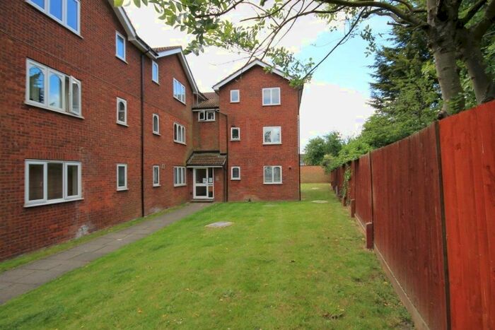 1 Bedroom Flat To Rent In Vicarage Close, Northolt, UB5