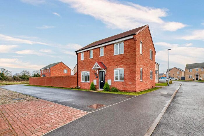 3 Bedroom Detached House For Sale In Cook Close, Bradwell, NR31