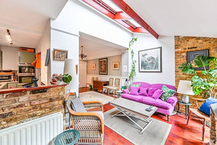 2 Bedroom Flat To Rent In Fentiman Road, Vauxhall, London, SW8