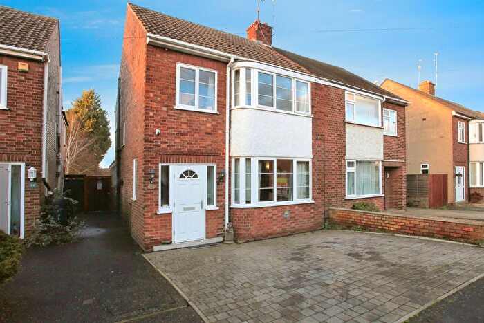 3 Bedroom Semi-Detached House For Sale In Mead Close, Peterborough, PE4